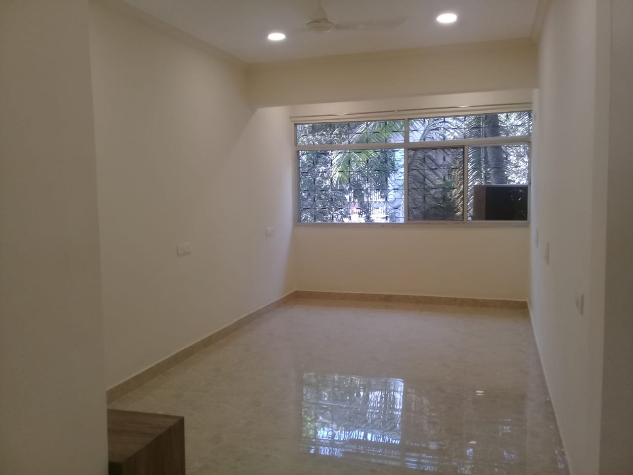 1 BHK Semi Furnished in Owner's Court , Colaba